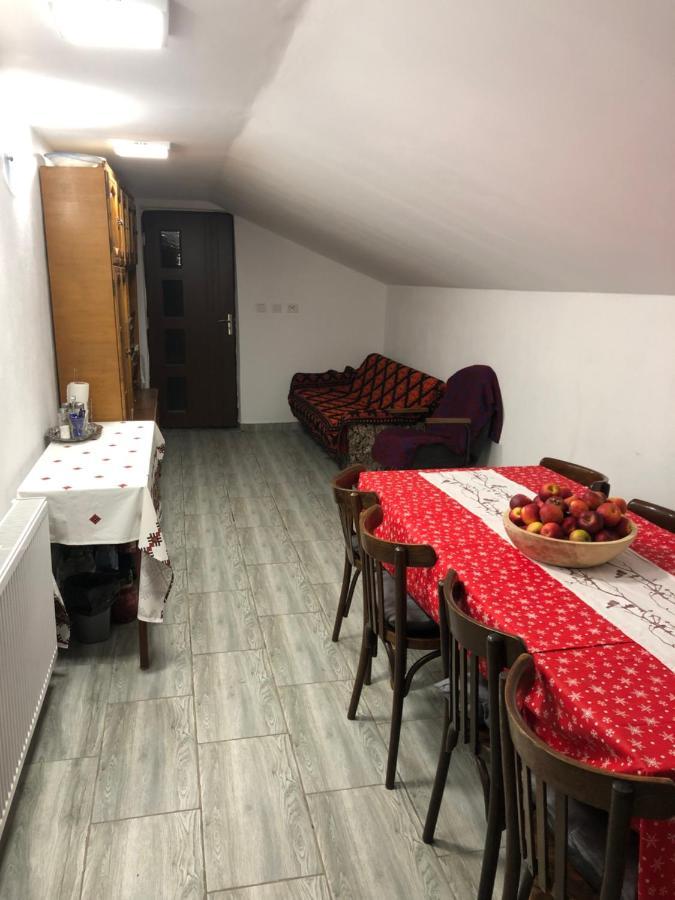 Casuta Bunicilor Isverna Hotel Bagian luar foto