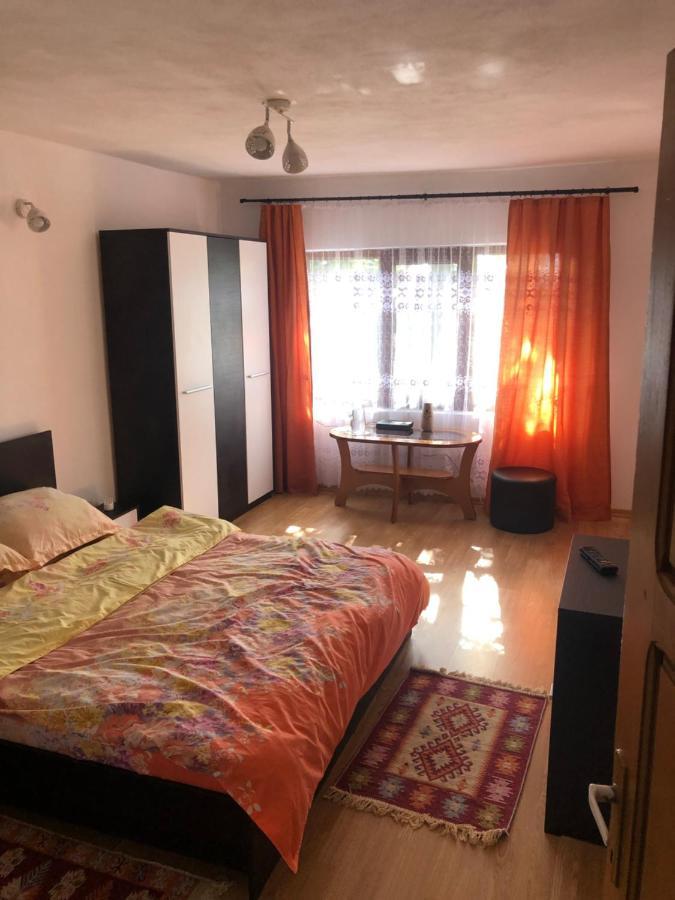 Casuta Bunicilor Isverna Hotel Bagian luar foto